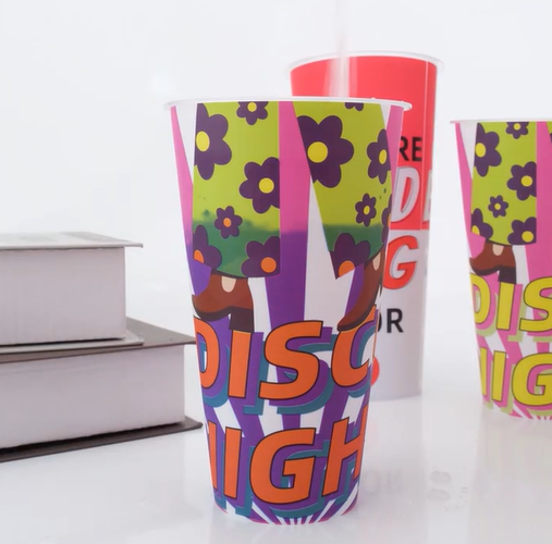 YZY производит IML-этикетки для чашек, меняющих цвет при температуре